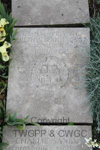 Boulogne Eastern Cemetery - Maynard, Joseph Albert