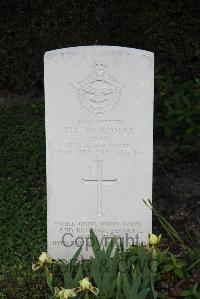 Boulogne Eastern Cemetery - McComas, Henry Claud