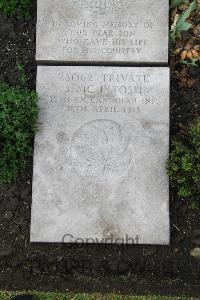 Boulogne Eastern Cemetery - McHarg, D