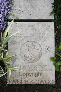 Boulogne Eastern Cemetery - McKenzie, Duncan