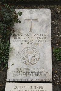Boulogne Eastern Cemetery - McKenzie, Roger