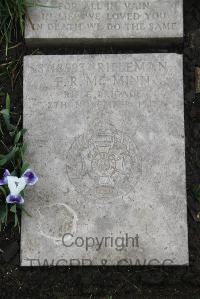 Boulogne Eastern Cemetery - McMinn, F R