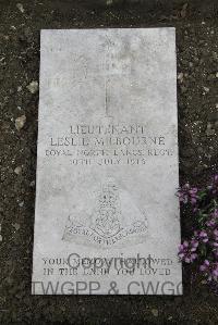 Boulogne Eastern Cemetery - Milbourne, Leslie