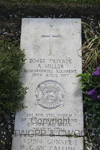 Boulogne Eastern Cemetery - Miller, A