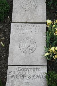 Boulogne Eastern Cemetery - Miller, Robert