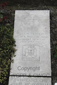 Boulogne Eastern Cemetery - Mills, Arthur William