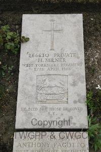 Boulogne Eastern Cemetery - Milner, H