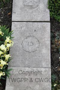 Boulogne Eastern Cemetery - Mitchell, A