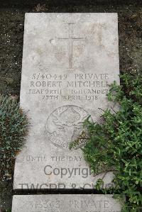 Boulogne Eastern Cemetery - Mitchell, Robert