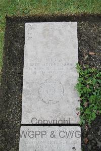 Boulogne Eastern Cemetery - Moore, Sidney Arthur