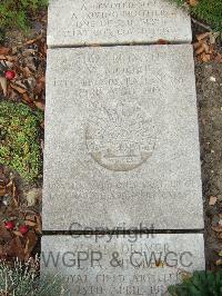 Boulogne Eastern Cemetery - Moore, Vivian