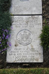 Boulogne Eastern Cemetery - Moore, W