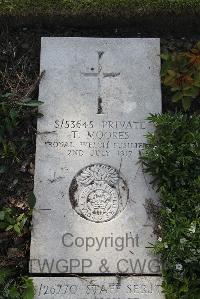Boulogne Eastern Cemetery - Moores, Thomas