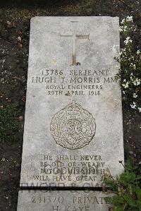 Boulogne Eastern Cemetery - Morris, Hugh Tregerthen