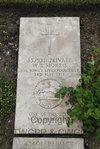 Boulogne Eastern Cemetery - Morris, W S