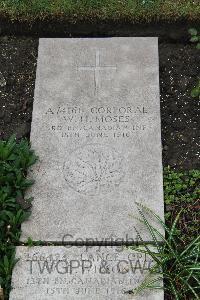 Boulogne Eastern Cemetery - Moses, W H