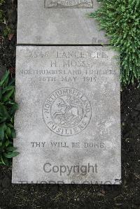 Boulogne Eastern Cemetery - Moss, H
