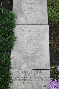 Boulogne Eastern Cemetery - Moyse, G