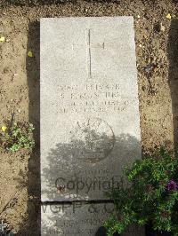 Boulogne Eastern Cemetery - Munting, Robert Frederick