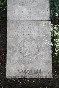 Boulogne Eastern Cemetery - Naylor, F W