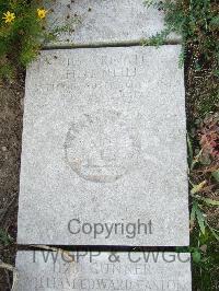 Boulogne Eastern Cemetery - Neill, Henry Hilton