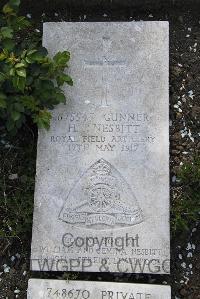 Boulogne Eastern Cemetery - Nesbitt, Henry James