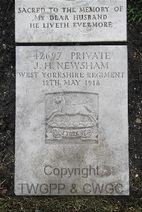 Boulogne Eastern Cemetery - Newsham, J H