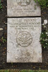 Boulogne Eastern Cemetery - Newsome, William Lindley