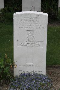Boulogne Eastern Cemetery - Nicholson, Peter