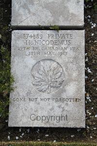 Boulogne Eastern Cemetery - Nicodemus, Howard
