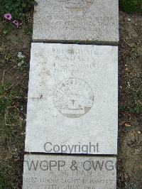 Boulogne Eastern Cemetery - Noakes, Nelson