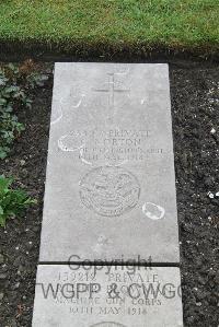 Boulogne Eastern Cemetery - Norton, C