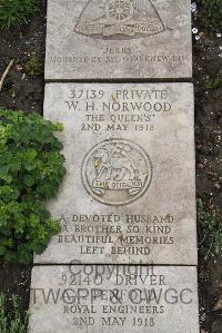 Boulogne Eastern Cemetery - Norwood, W H