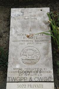Boulogne Eastern Cemetery - Nutt, David