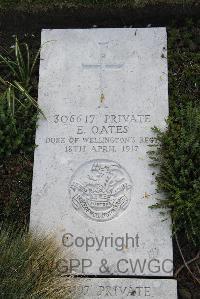 Boulogne Eastern Cemetery - Oates, Ernest