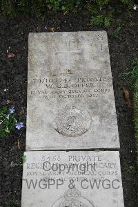 Boulogne Eastern Cemetery - Offer, W G J