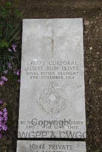 Boulogne Eastern Cemetery - Oliver, Albert John