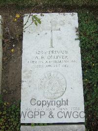 Boulogne Eastern Cemetery - Olliver, Augustus Roy