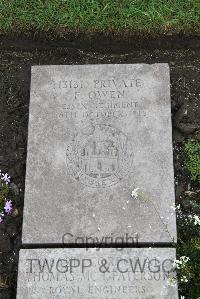 Boulogne Eastern Cemetery - Owen, F