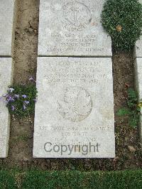 Boulogne Eastern Cemetery - Porteous, William Fredrick