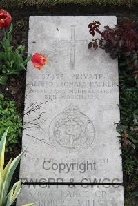 Boulogne Eastern Cemetery - Packer, Alfred Leonard