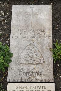 Boulogne Eastern Cemetery - Parlett, Robert Henry