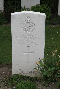 Boulogne Eastern Cemetery - Parsons, Ernest Ian