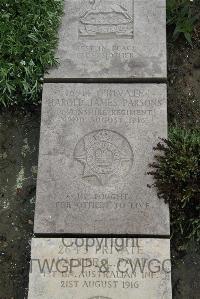 Boulogne Eastern Cemetery - Parsons, Harold James