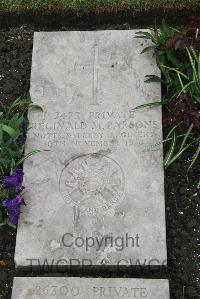 Boulogne Eastern Cemetery - Parsons, Reginald Melbourne