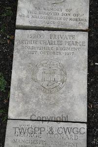 Boulogne Eastern Cemetery - Pearce, Arthur Charles