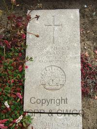Boulogne Eastern Cemetery - Pearce, Edgar