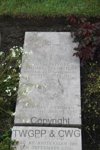 Boulogne Eastern Cemetery - Peniston, Thomas