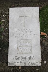 Boulogne Eastern Cemetery - Perry, George Herbert Gresley