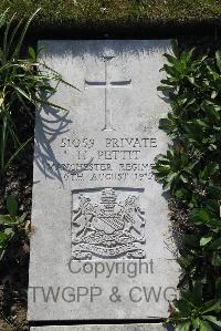 Boulogne Eastern Cemetery - Pettit, H